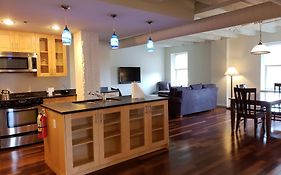 Grand Eastonian Hotel & Suites